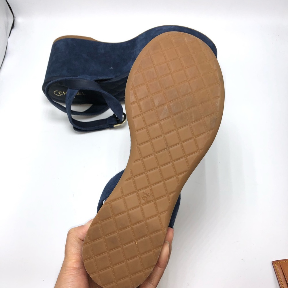 Chanel blue suede platform sandals - Picture 6 of 8